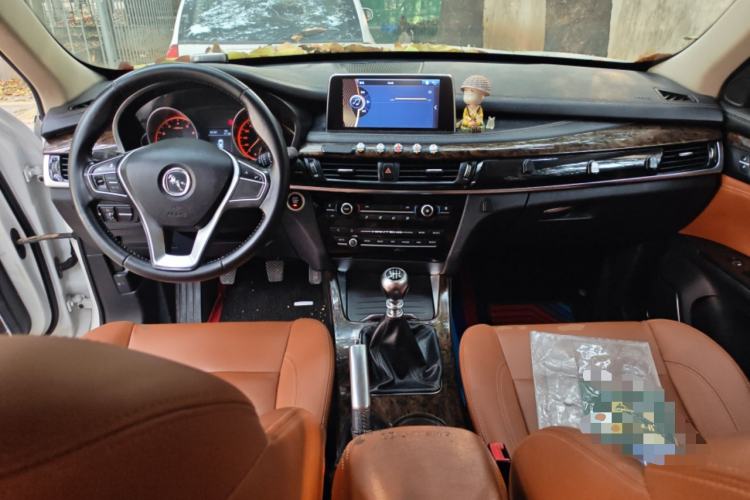 Used Hanteng X7 2016 1.5T Manual Luxury Version Center Console