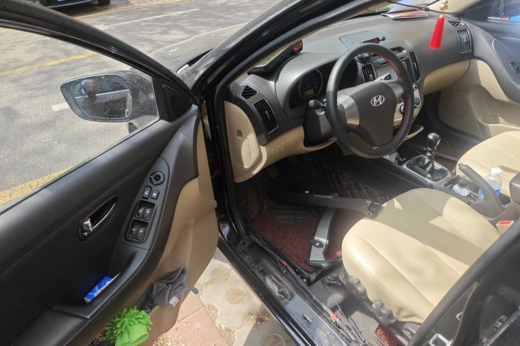 Used Hyundai Celesta 2011 1.6L Manual Luxury Model Driver Seat