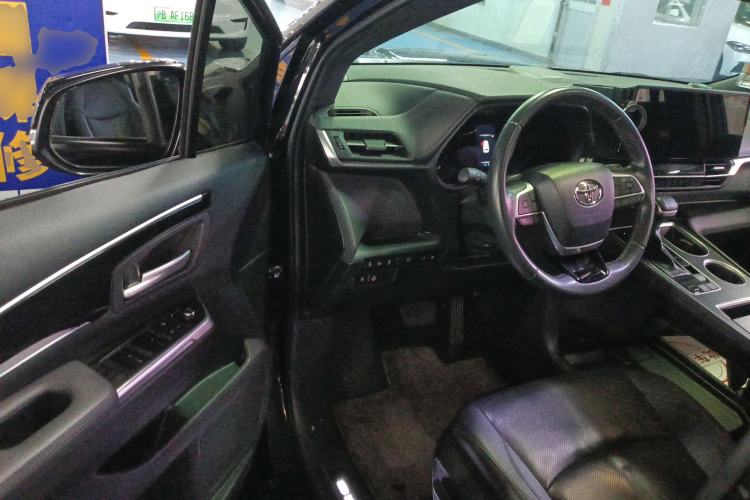 Used Toyota SIENNA 2023 2.5L Hybrid Deluxe Edition
