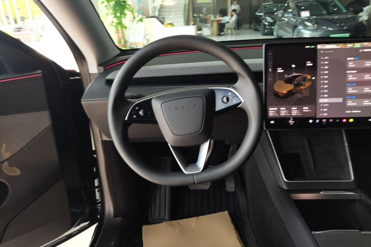 Used Tesla Model Y 2025 Rear-Wheel-Drive Version
