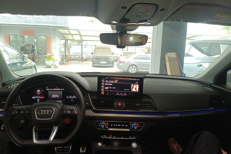 Used Audi Q5L 2022 40T Fashionable and Dynamic Model Center Console