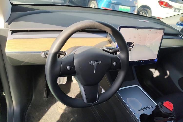 Used Tesla Model Y 2023 Long-Range All-Wheel-Drive Version
