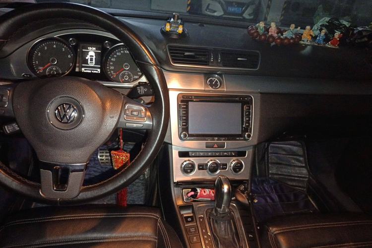 Used Volkswagen FAW-Volkswagen CC 2013 1.8TSI Prestige Model Center Console