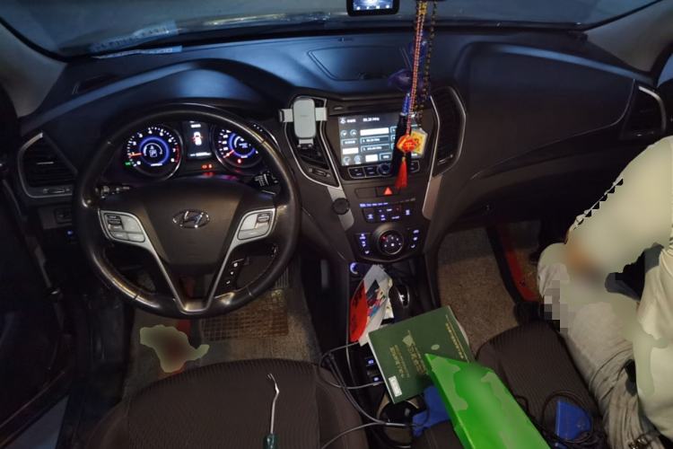 Used Hyundai Santa Fe 2013 2.4L Automatic 2WD Comfort Edition Center Console