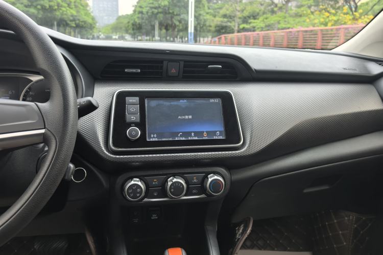 Used Nissan Kicks 2020 1.5L XL CVT Cool Enjoyment Edition Interior 6