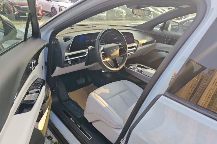 Used Cadillac LYRIQ 2022 Rear-Drive Long-Range Luxury Edition
