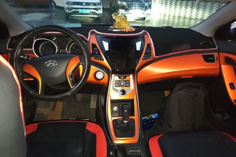 Used Hyundai Elantra (5th Generation / Langdong) 2015 1.6L Manual Leading Model Center Console