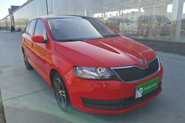 Used Skoda Rapid Spaceback 2014 1.6L Automatic Enjoyment Edition Front Right 45 Deg
