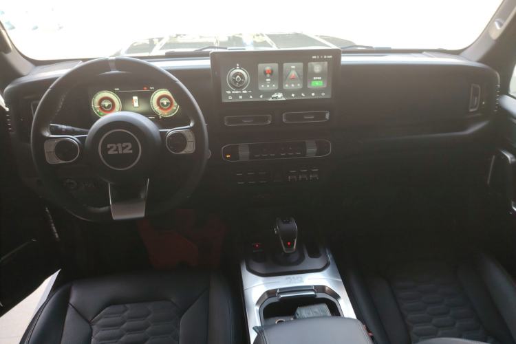 Used 212 T01 2024 2.0T Mechanic
