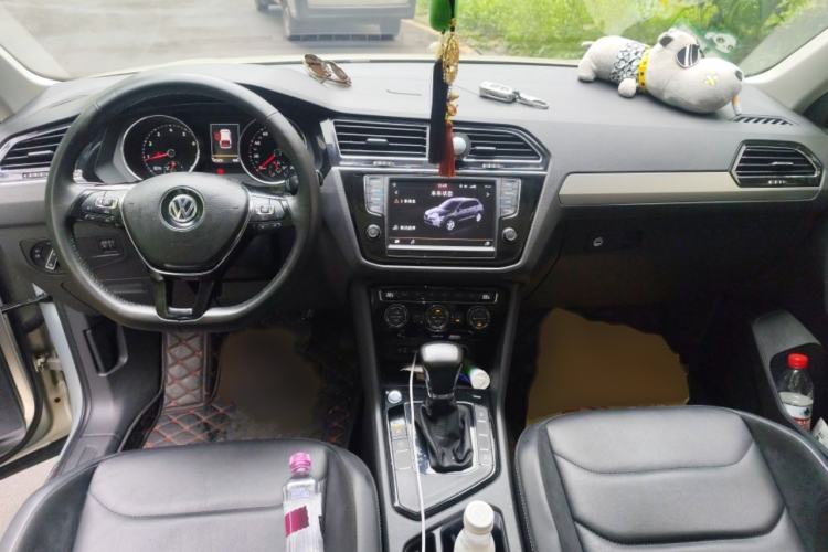 Used Volkswagen Tiguan L 2018 330TSI Automatic Two-Wheel Drive Luxury Edition Interior 2