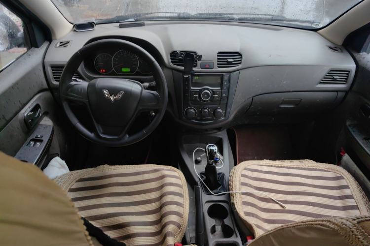 Used Wuling Hongguang 2015 1.5L S Basic Version China V Standard

