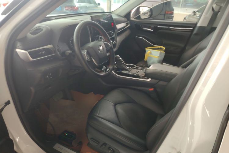 Used Toyota Highlander 2023 2.5L Smart Electric Hybrid Dual-Engine Four-Wheel Drive Prestige Version – 7 Seats Left Front Seat