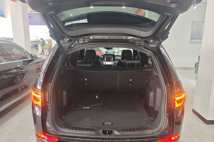 Used Land Rover Discovery Sport 2020 249 PS R-Dynamic Performance Tech Edition 5 Seats Trunk