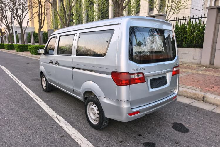 Used Jinbei Hiace X30 2023 1.5L Super-Comfortable Passenger Van 5/6/7-Seater Non-Air-Conditioned Version Model SWC15M