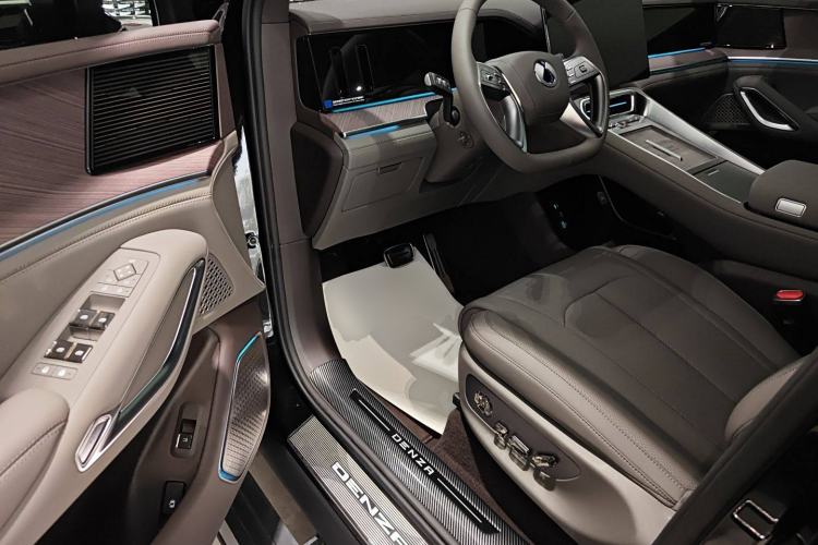 Used Denza N9 2025 Flagship Model
