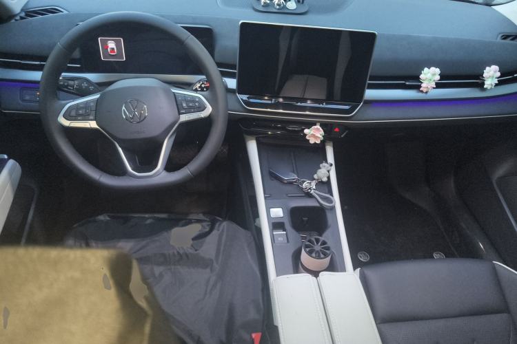 Used Volkswagen Sagitar 2026 Model L 300TSI DSG Elite Version Center Console