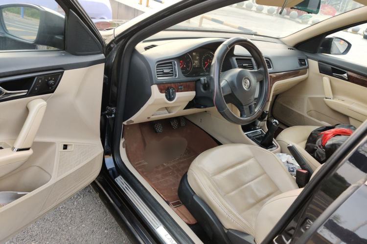 Used Volkswagen Lavida 2013 Restyled Classic 1.6L Manual Comfort Edition Driver Seat