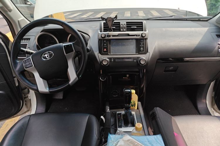 Used Toyota Prado 2016 2.7L Automatic Standard Edition Center Console