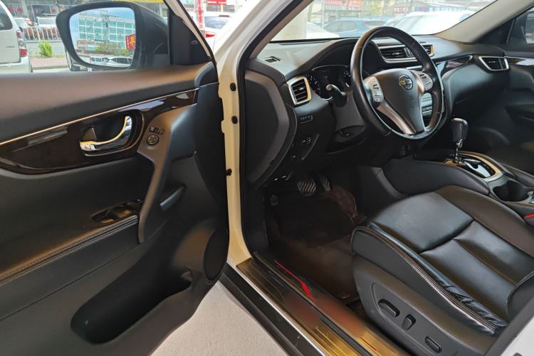 Used Nissan X-Trail 2014 2.5L CVT Ultimate Edition 4WD Driver Seat