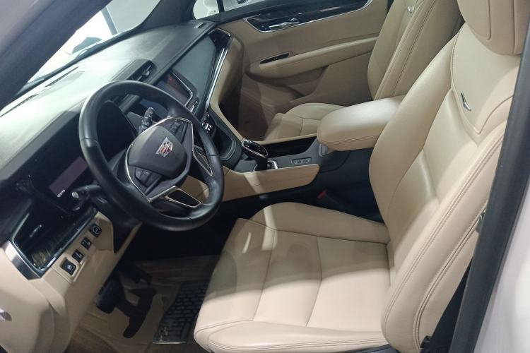 Used Cadillac XT5 2016 28T Four-Wheel Drive Tech Version Left Front Seat