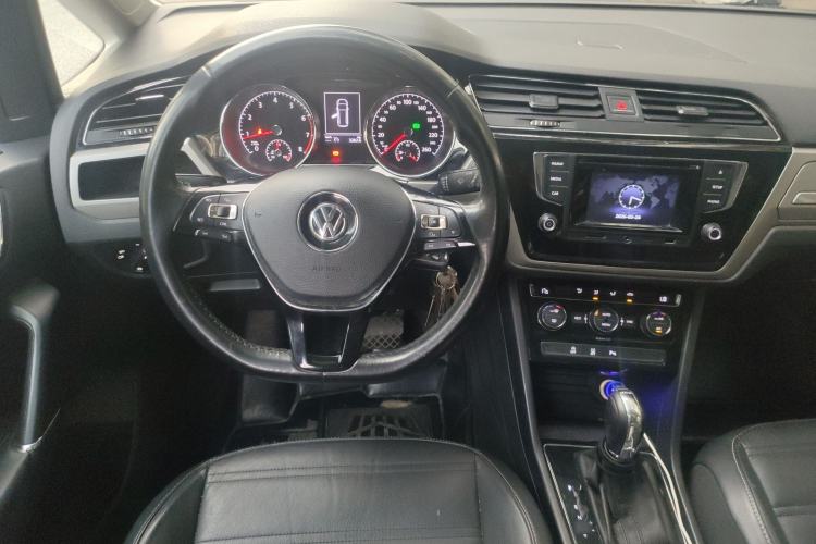 Used Volkswagen Touran 2016 Volkswagen Touran L 280TSI DSG Comfort Edition Steering Wheel
