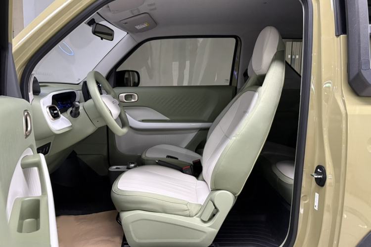 Used Geely Galaxy Panda 2025 210km Panda Rider Interior 3