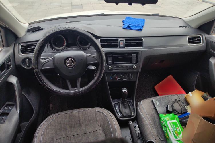 Used Skoda Rapid Spaceback 2019 Revised Version 1.5L Automatic Standard Edition China VI Center Console