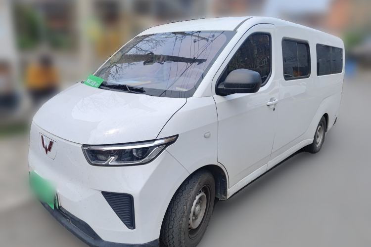 Used Wuling Yangguang 2024 300KM Comfort Version Passenger Van 75kW