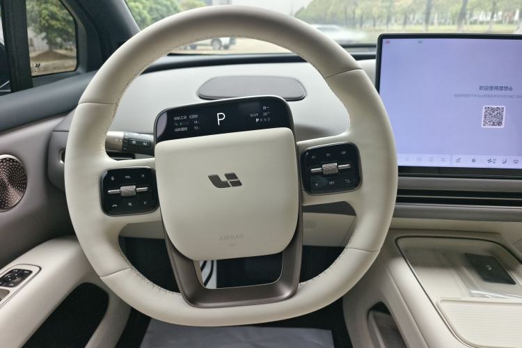 Used Li Auto i6 2025 Model Four-Wheel-Drive Standard Type Steering Wheel