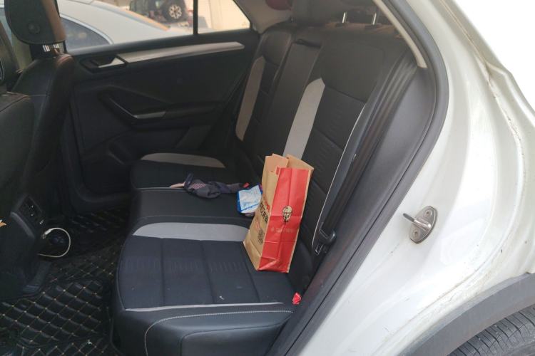 Used Volkswagen T-ROC 2019 230TSI DSG Two-Wheel-Drive Advanced Version China VI Standard Left Rear Seat