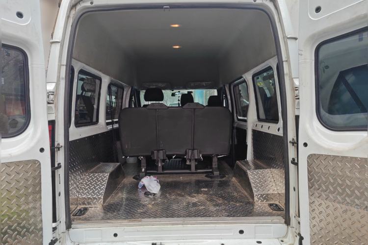 Used JMC Fushun 2022 2.0T Manual Multi-Function Passenger Vehicle Short Wheelbase Mid-Height Roof 6-Seater
