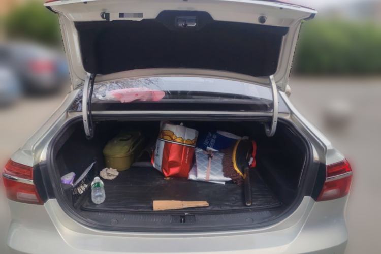 Used Roewe i6 New Energy 2017 45T Hybrid Connect & Smart Enjoyment Edition Trunk