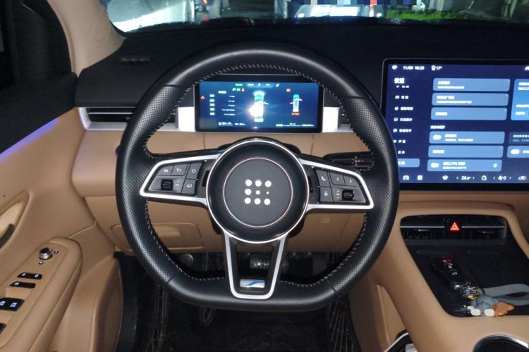 Used Landian E5 PLUS 2025 165 km Long-Range Version PLUS 7-Seater
