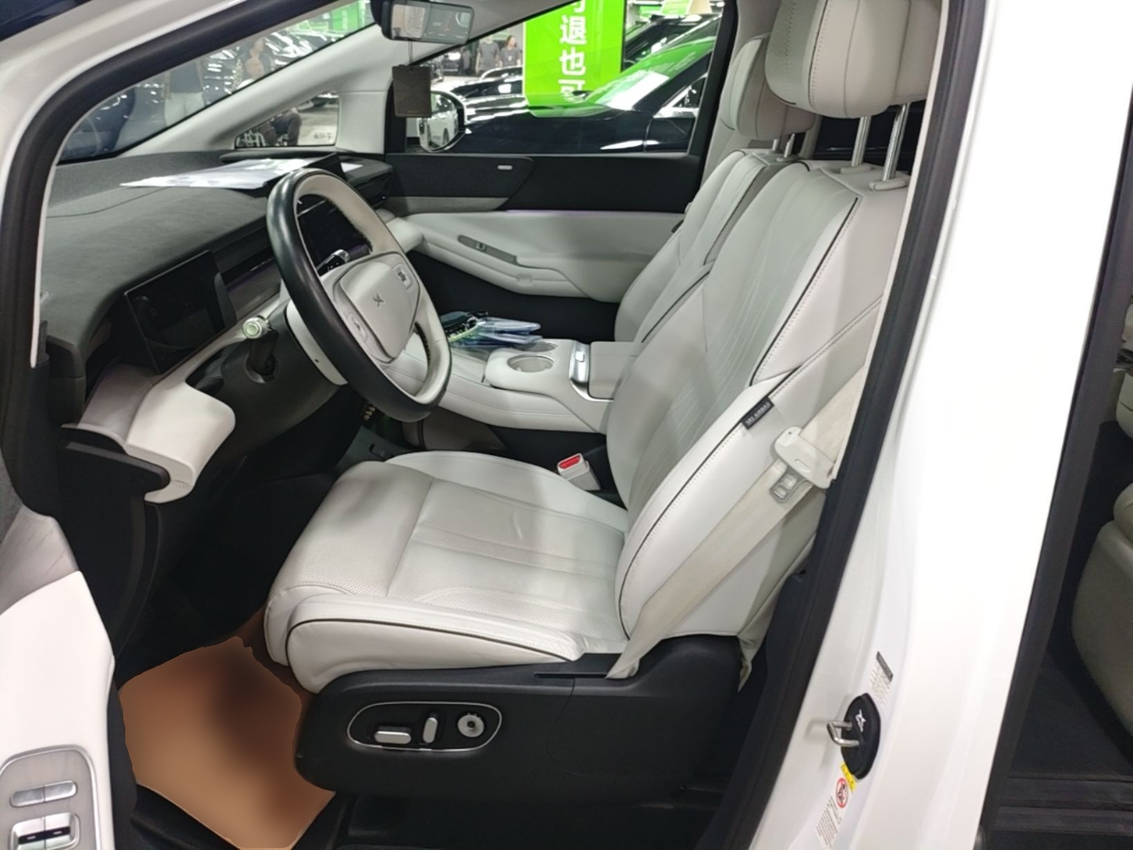 XPeng X9 2024 640 All-Wheel Drive High-Performance Max — снимка 19
