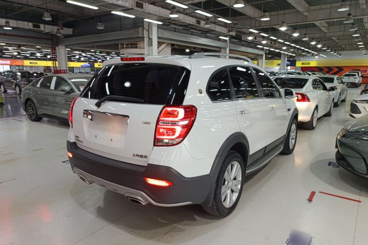 Used Chevrolet Captiva 2017 2.4L 4x4 Flagship Edition 7-Seater
