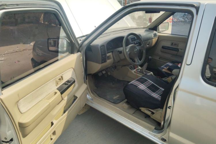 Used Dongfeng Ruichi 2013 3.2T Xingye Edition Diesel Two-Wheel Drive Standard Type CYQD80-E4
