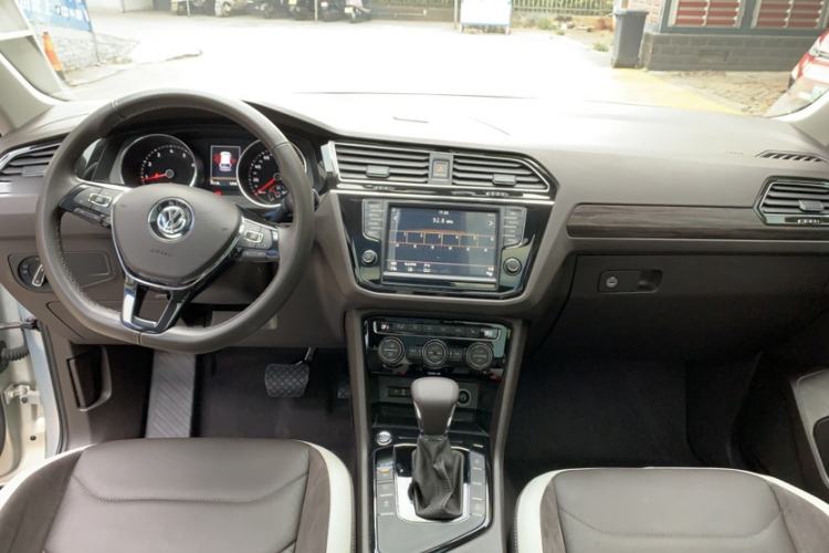 Used Volkswagen Tiguan L 2018 380TSI Automatic All-Wheel Drive Luxury Edition Interior 1