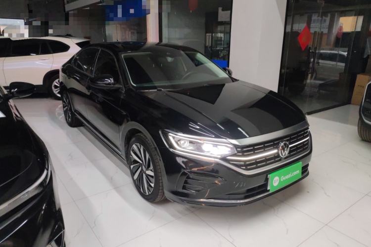 Used Volkswagen Passat 2022 330TSI Luxury Edition Front Right 45 Deg