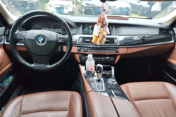 Used BMW 5 Series 2014 520Li Elegant Model
