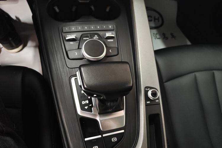 Used Audi A4L 2019 40 TFSI Ambition China VI Headliner