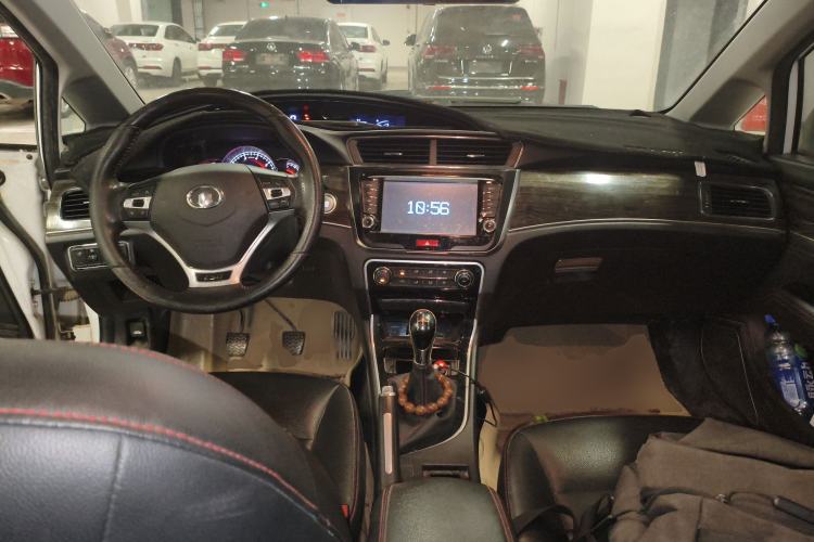 Used Great Wall C50 2014 Upgraded Model 1.5T Manual Fashion Edition Center Console