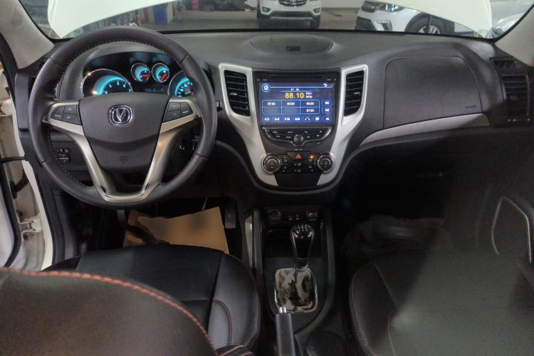 Used CHANGAN CS35 2014 1.6L Manual Luxury Model China IV Standard Center Console