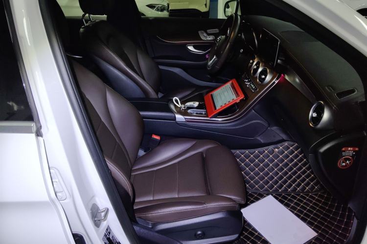 Used Mercedes-Benz GLC 2020 Facelifted GLC 300 L 4MATIC Luxury Edition Right Front Seat