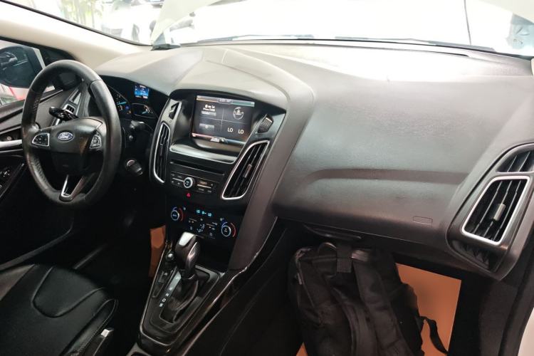 Used Ford Focus 2015 Sedan EcoBoost 180 Automatic Elite Model Center Console