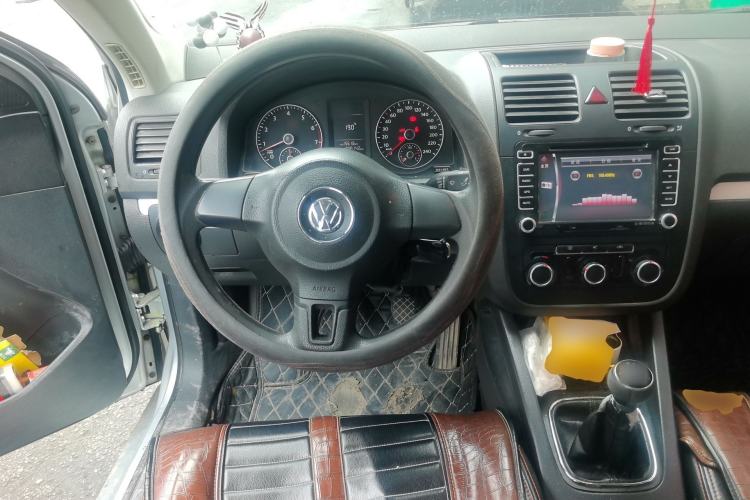 Used Volkswagen Sagitar 2011 1.6L Manual Comfort Version Steering Wheel