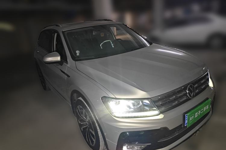 Used Volkswagen Tiguan L 2021 330TSI Automatic Two-Wheel Drive R-Line Enhanced Edition Front Right 45 Deg