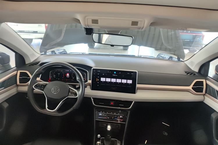 Used Volkswagen Tharu 2023 300TSI Two-Wheel-Drive Full Moon Edition Center Console