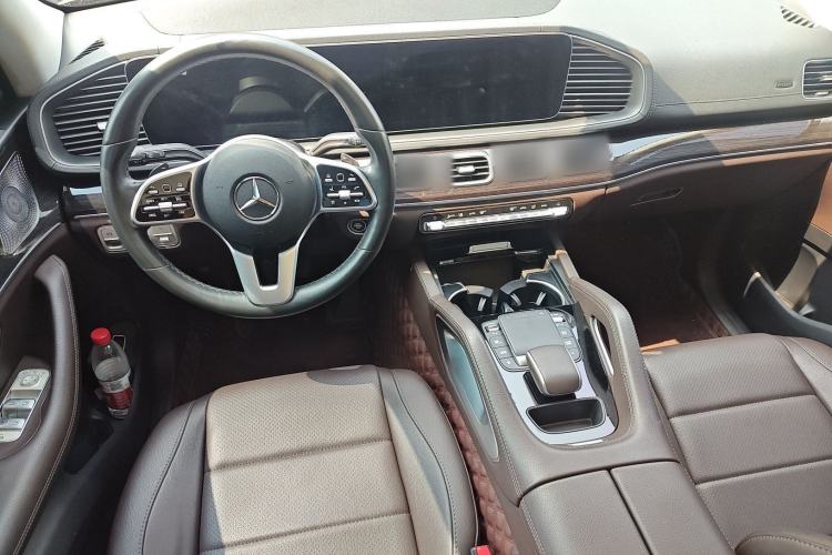 Used Mercedes-Benz GLE 2022 GLE 350 4MATIC Stylish Model Center Console