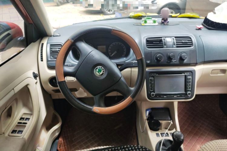 Used Skoda Fabia 2011 1.4L Manual Crystal Edition
