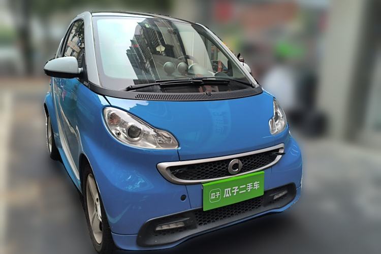 Used smart fortwo 2013 1.0T Hardtop Ice Cool Special Edition Front Right 45 Deg